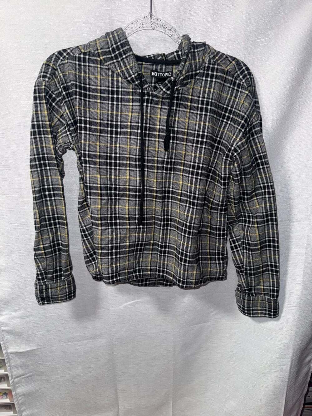 Hot Topic Black and Yellow Plaid Pullover Hoodie